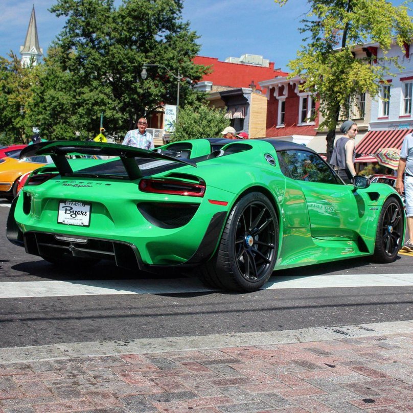 Porsche 918 Spyder зеленый