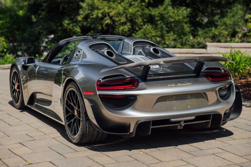 Порше 918 Spyder 2021