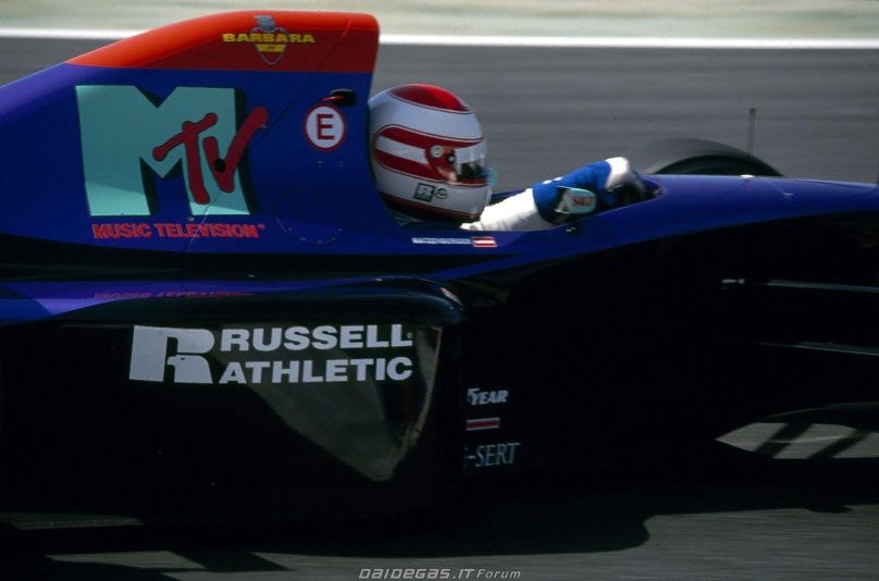 Роланд Ратценбергер со шлемом