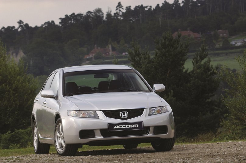 Honda Accord, 2002-2006 седан