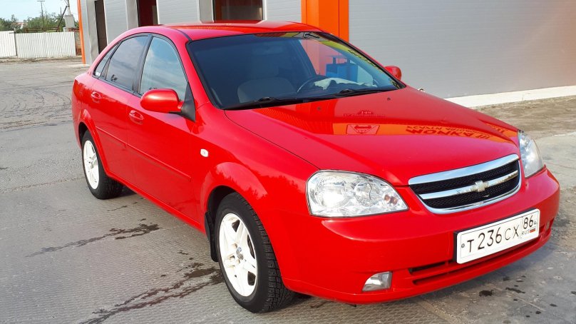 Chevrolet Lacetti красный