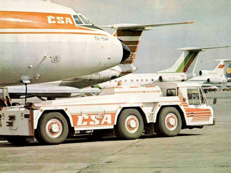 Татра 813 Аэродромный тягач