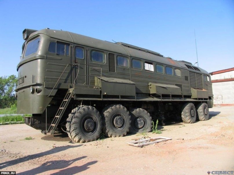 МАЗ военный тягач 547