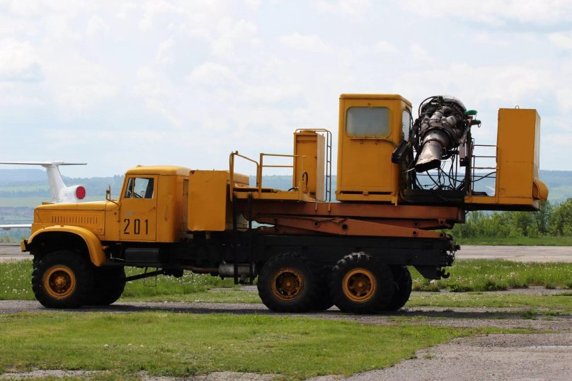 Аэродромный очиститель ВПП КРАЗ-255 Горыныч