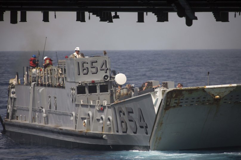 USS Kearsarge BB-5 плавучий кран