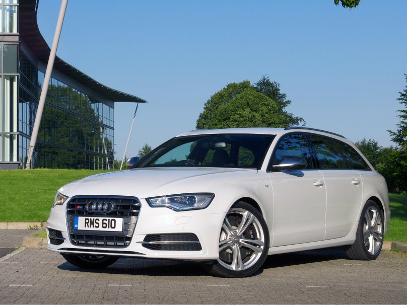Audi s6 белая