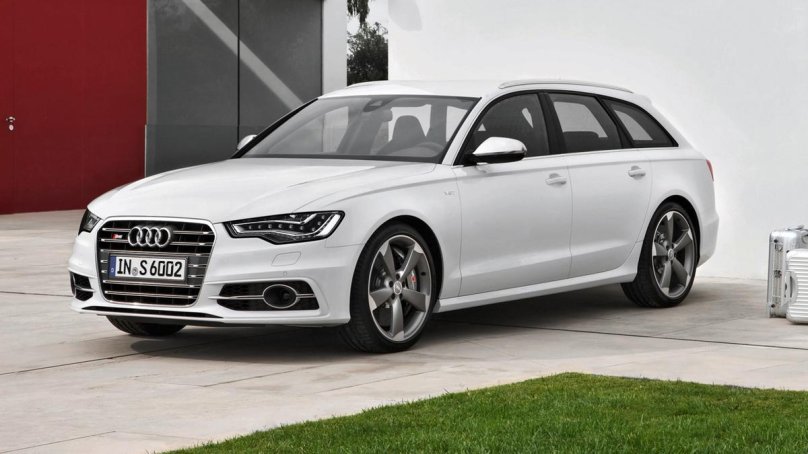 Ауди универсал белая