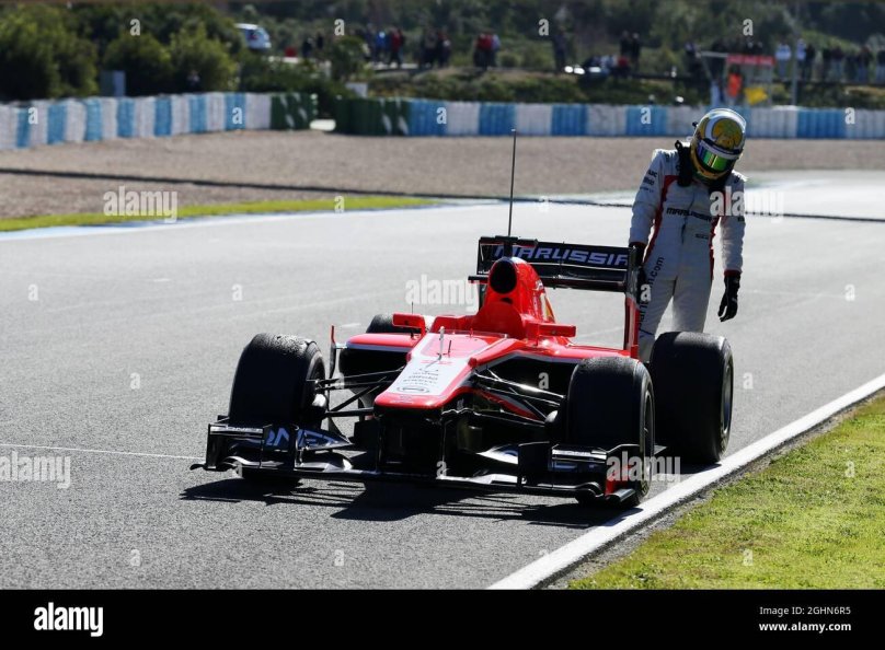 Машина пересекает финишную черту