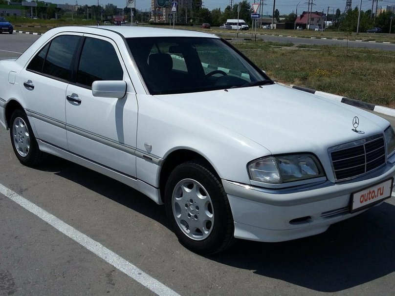 Mercedes Benz c class w202 белый