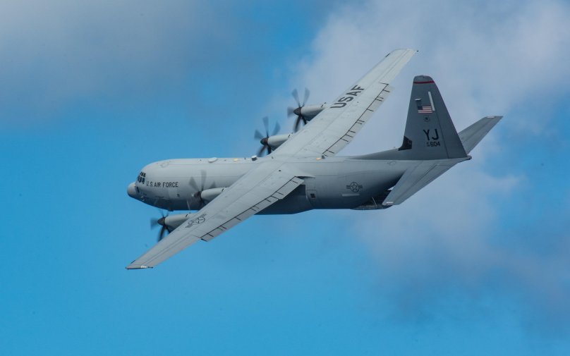 Самолет c-130j Hercules