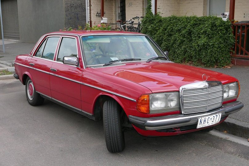Mercedes Benz e230 w123
