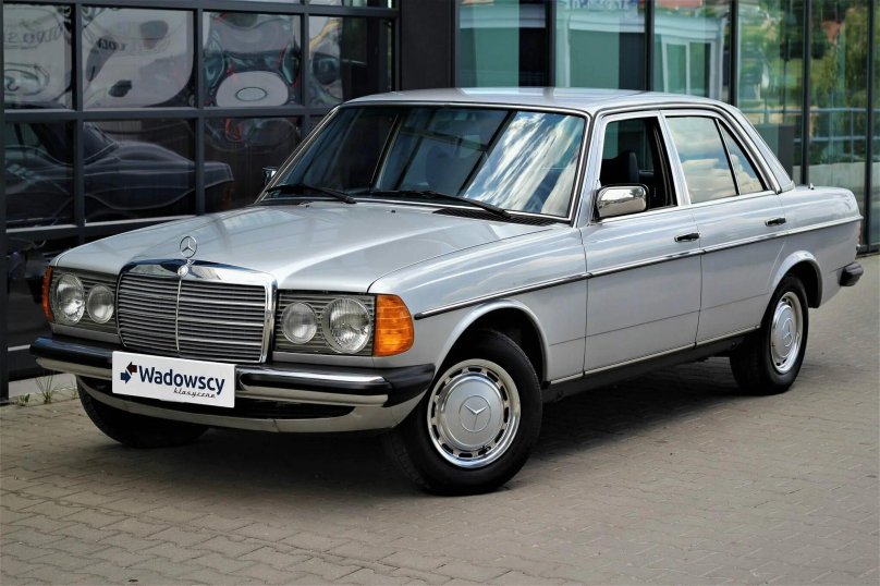 Мерседес Бенц 230