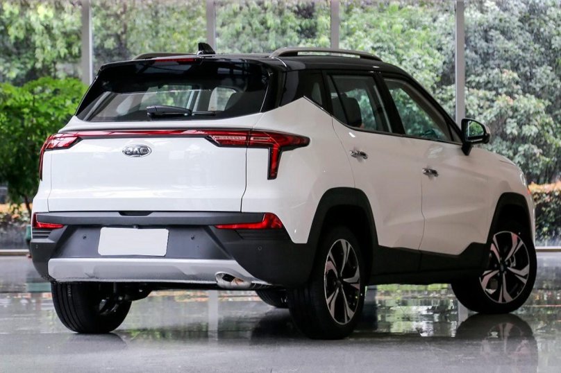 Китайский кроссовер JAC js4