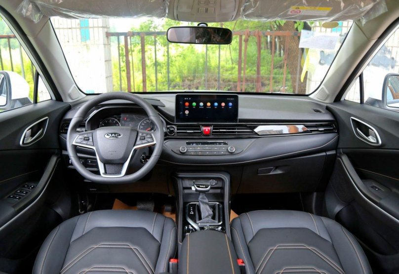 Китайский кроссовер JAC js4