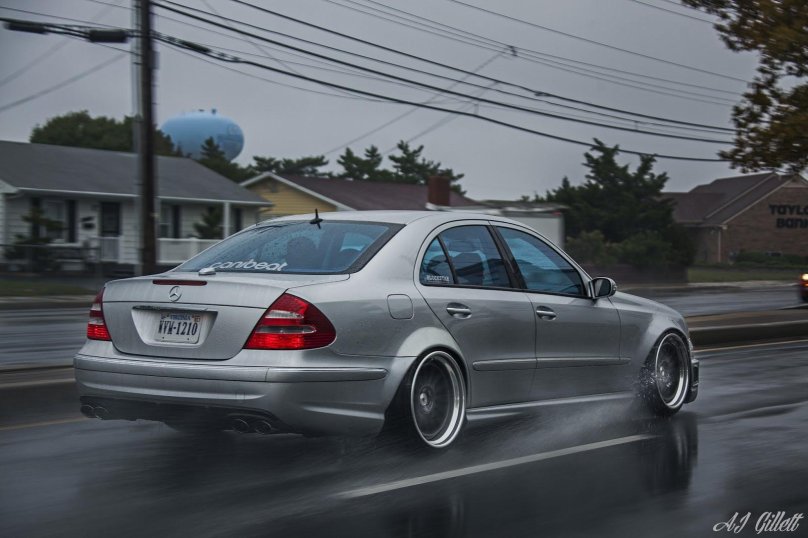 Mercedes Benz w211 AMG
