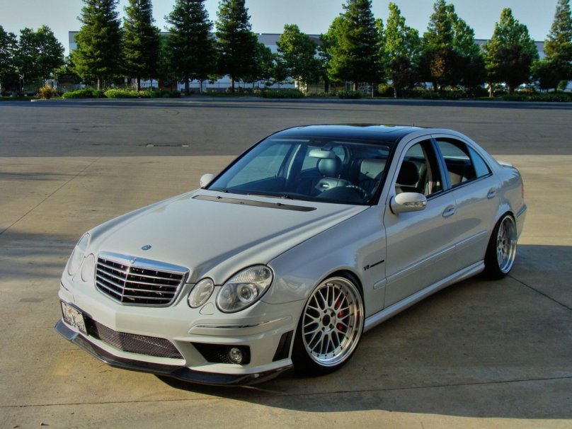 Мерседес Бенц e55 AMG