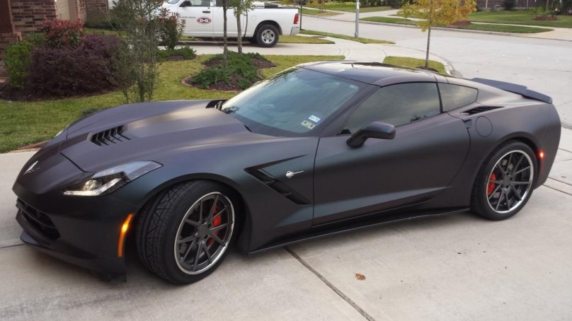 Чёрный Chevrolet Corvette c7