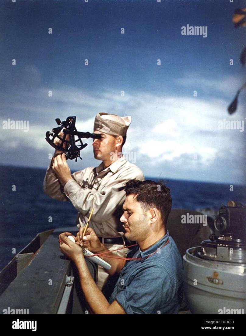 Моряк с секстантом