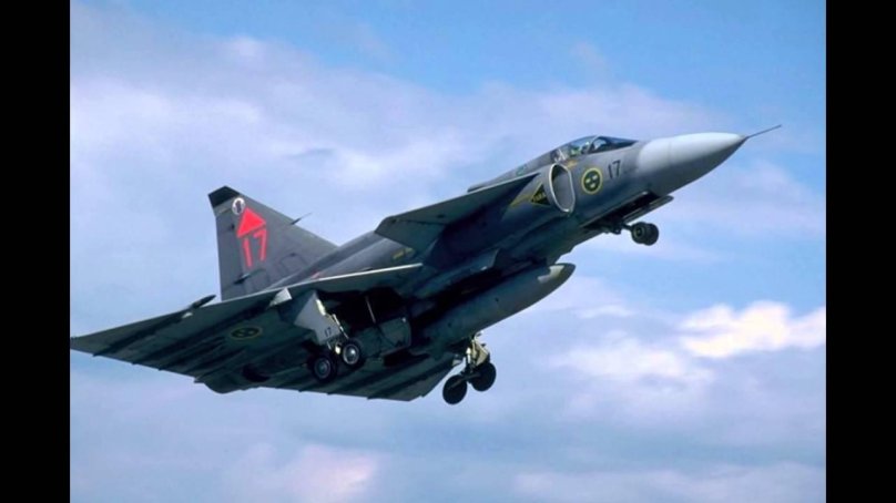 Самолет военный