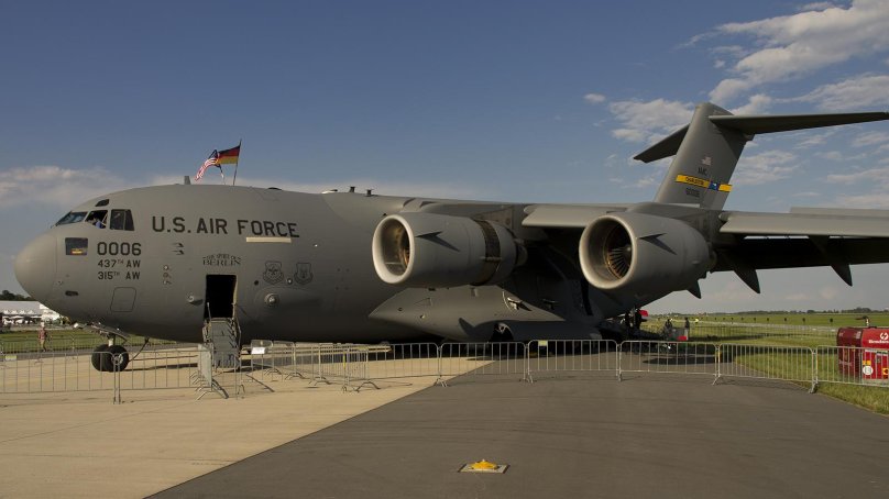 Boeing c-17 Globemaster III военно-транспортные самолёты