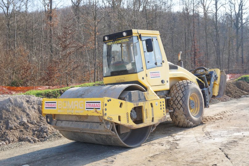 Каток Bomag BW 213