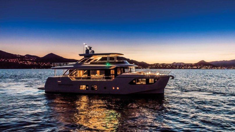 Моторная яхта