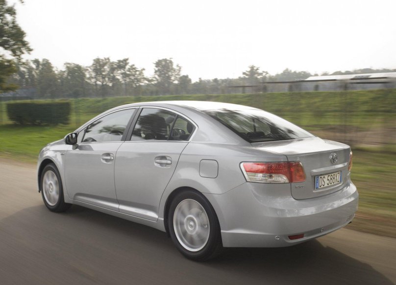 Тойота Авенсис седан 2009