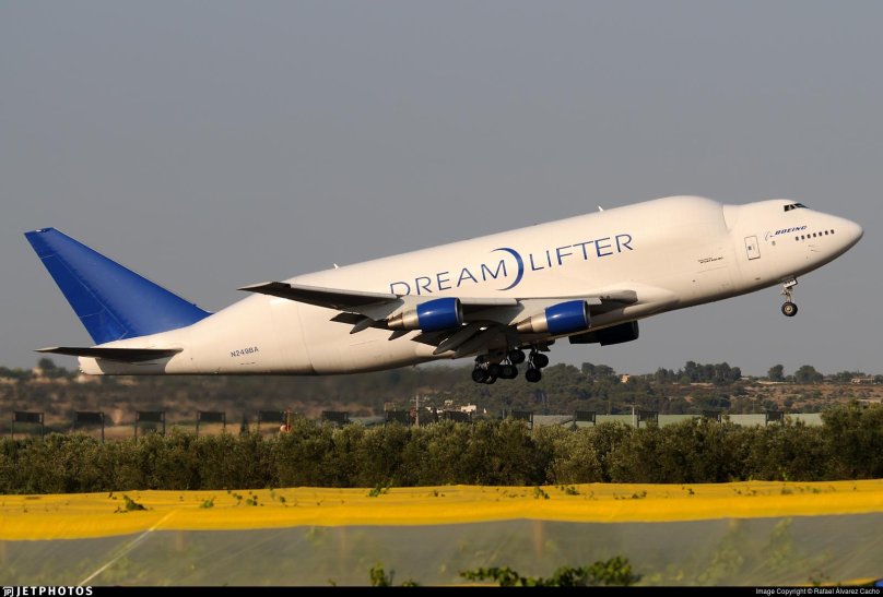 Самолет Boeing 747 LCF «Dreamlifter»