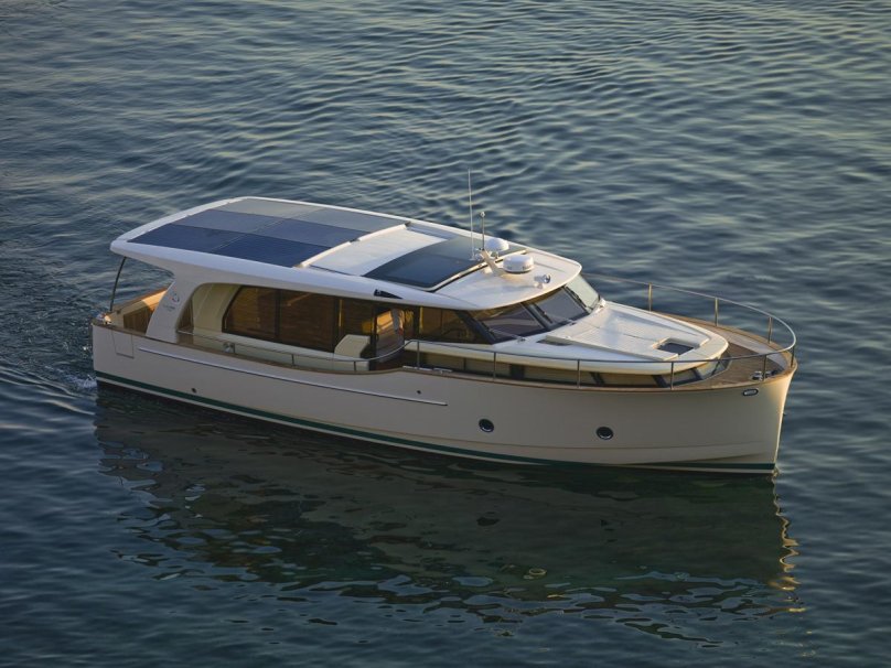 Моторная яхта Greenline