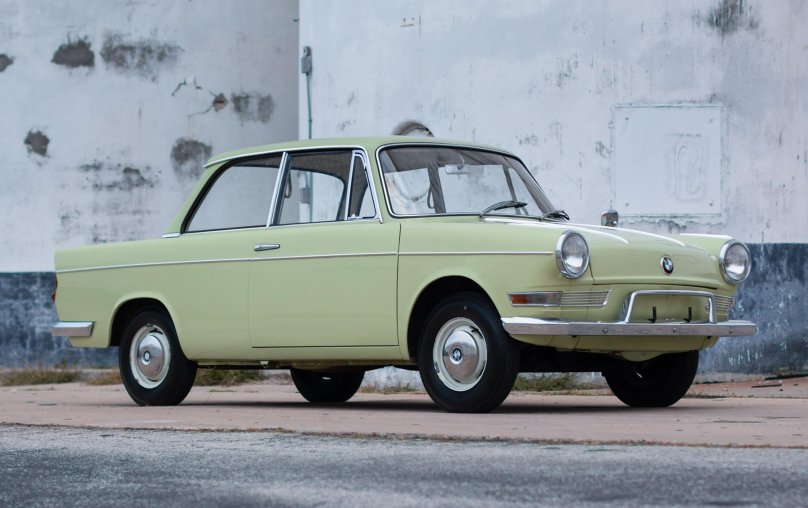 BMW 700