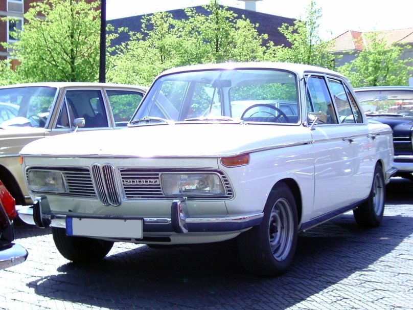 BMW 2000