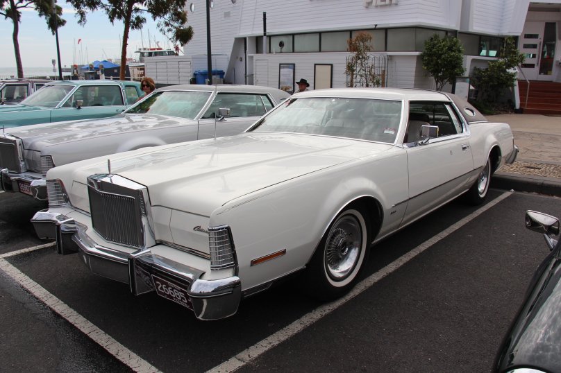 Линкольн Континенталь 1975