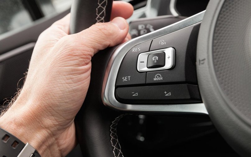 Адаптивный круиз-контроль (ACC)