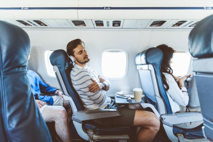 Пассажиры дремлют