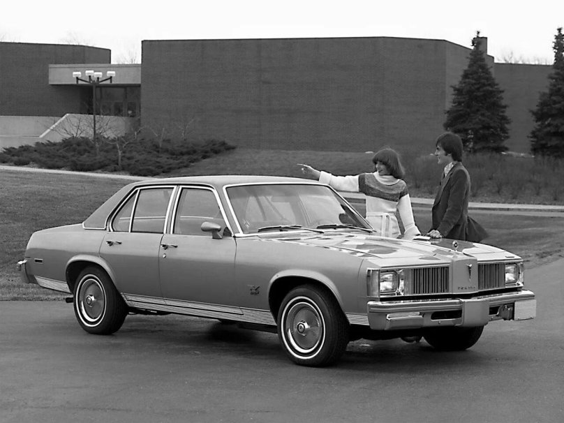 Pontiac sedan 1977