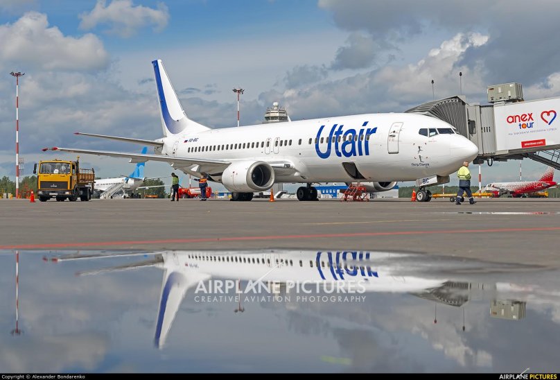 Boeing 737-400 UTAIR