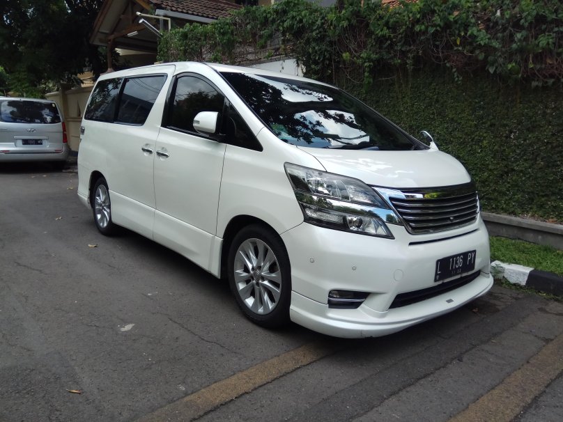 Toyota Vellfire 2010