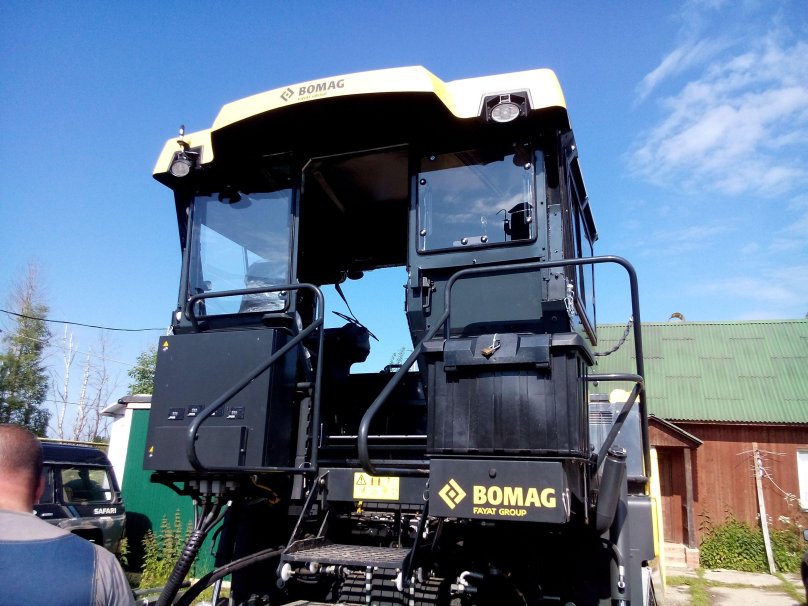 Асфальтоукладчик Bomag bf 700