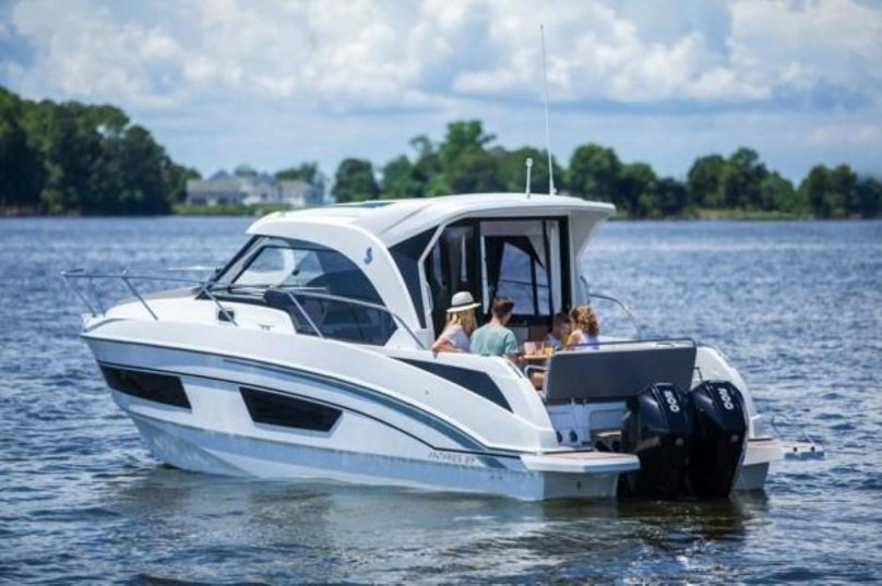 Катер Beneteau Antares 9