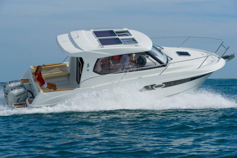 Катер Beneteau Antares 8