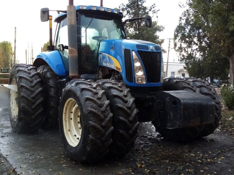 Трактор New Holland t8040