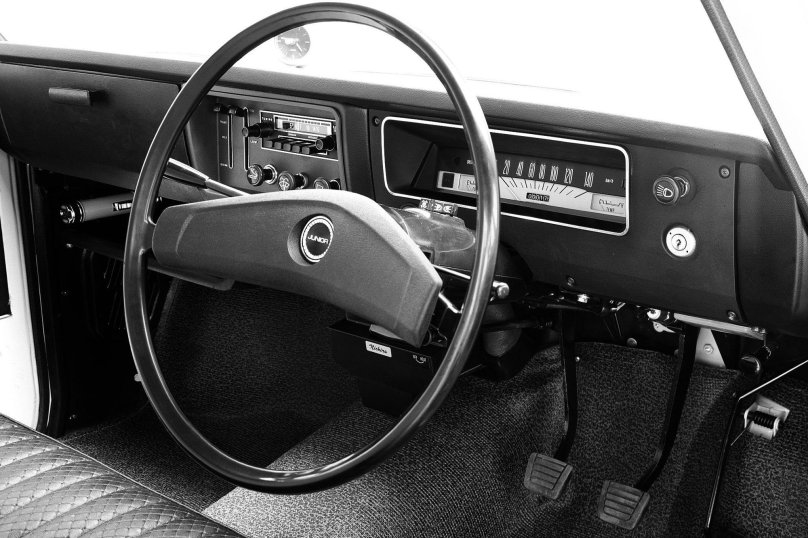 Nissan Junior 140/141