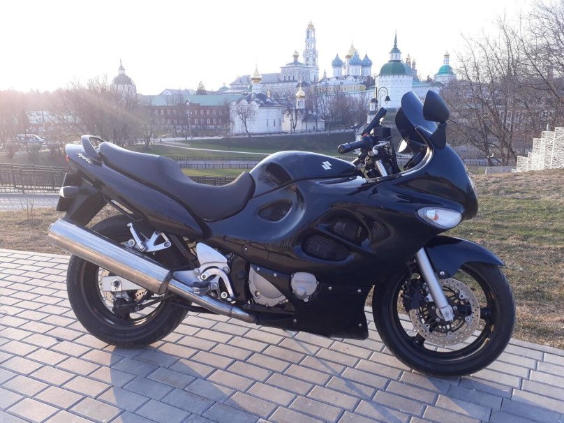Сузуки GSX 750 F Katana