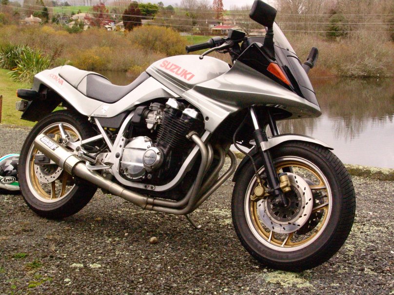 Suzuki Katana 750s