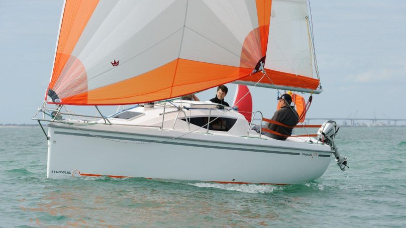 Maxus 21 яхта