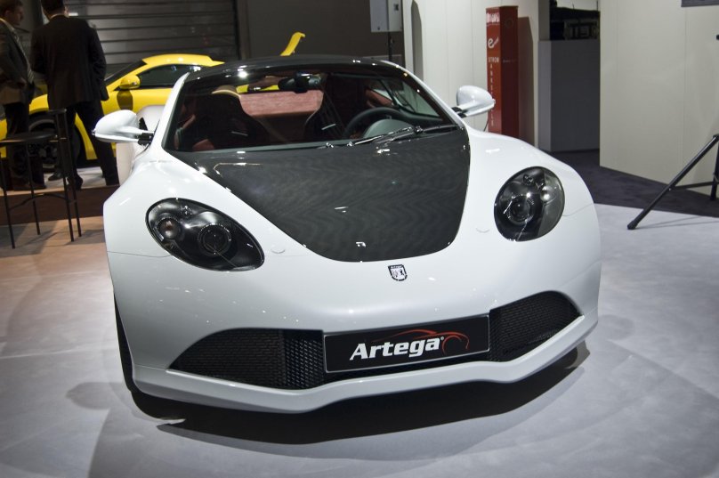 Artega/автомобиль белый