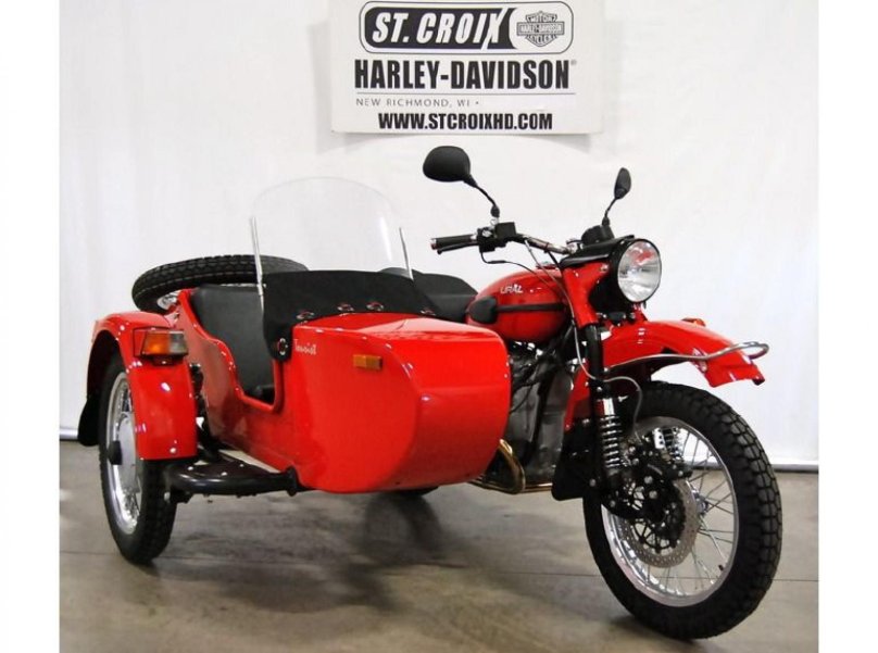 Мотоцикл Урал красный