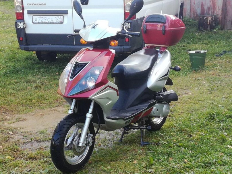 Скутер Грифон рокет 50