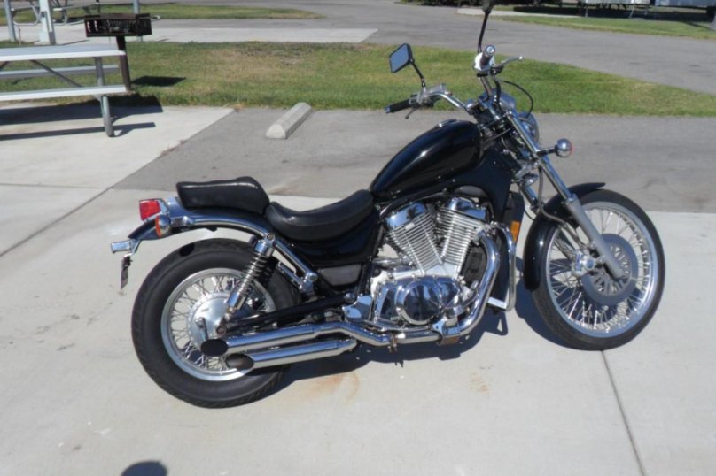 Suzuki Intruder vs 800