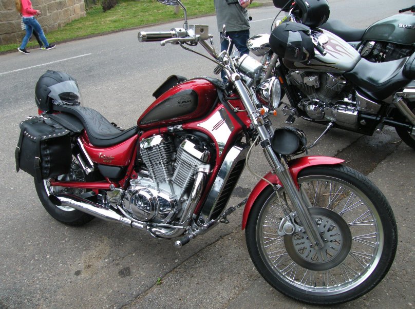 Intruder 800 Black Edition